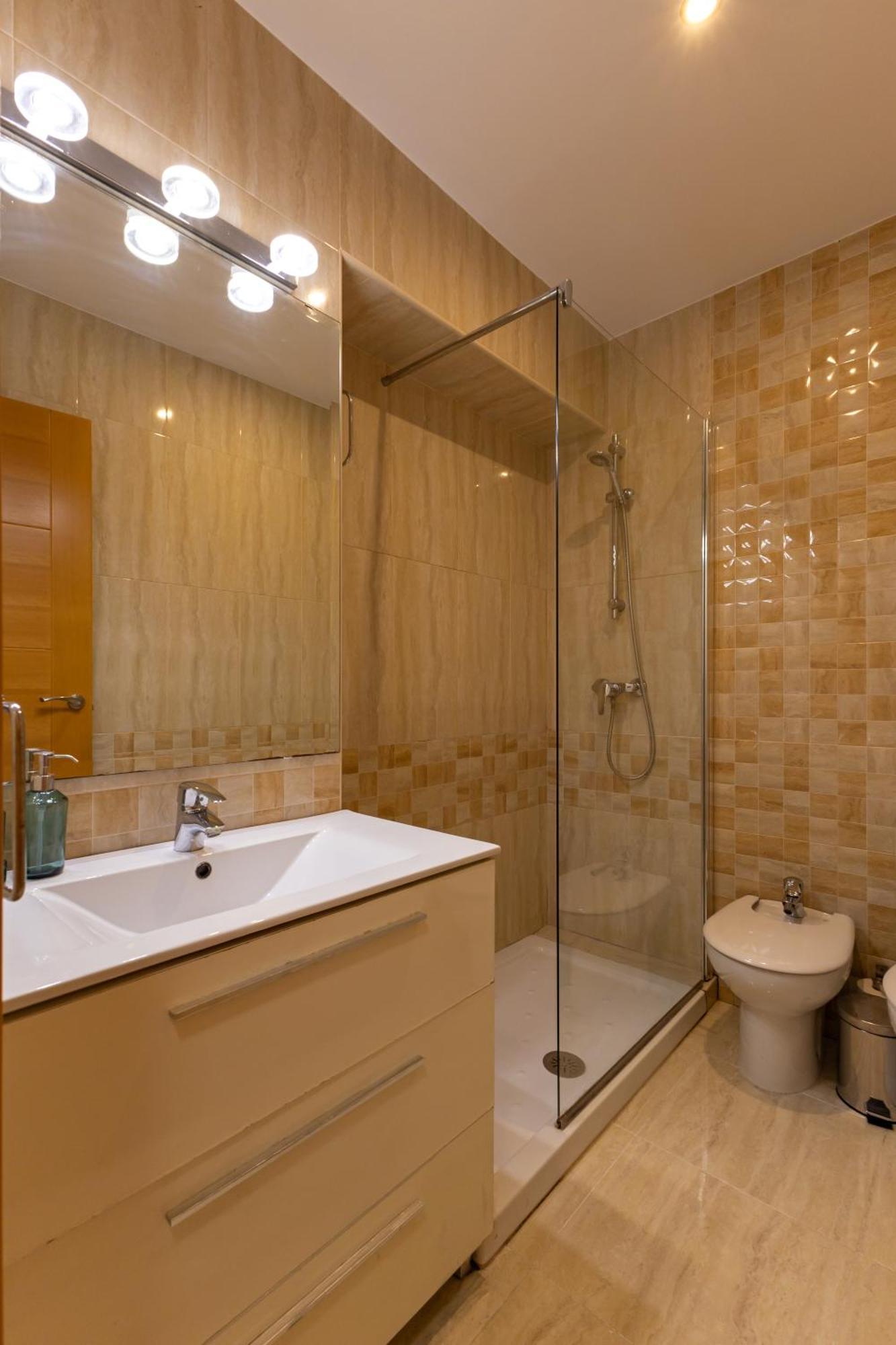 Charming 3 Bedroom Apartment At Triana Center By Oui 塞维利亚 外观 照片